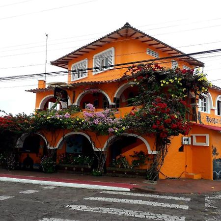 Hotel Crossman ปูแอร์โตอาโยรา ภายนอก รูปภาพ