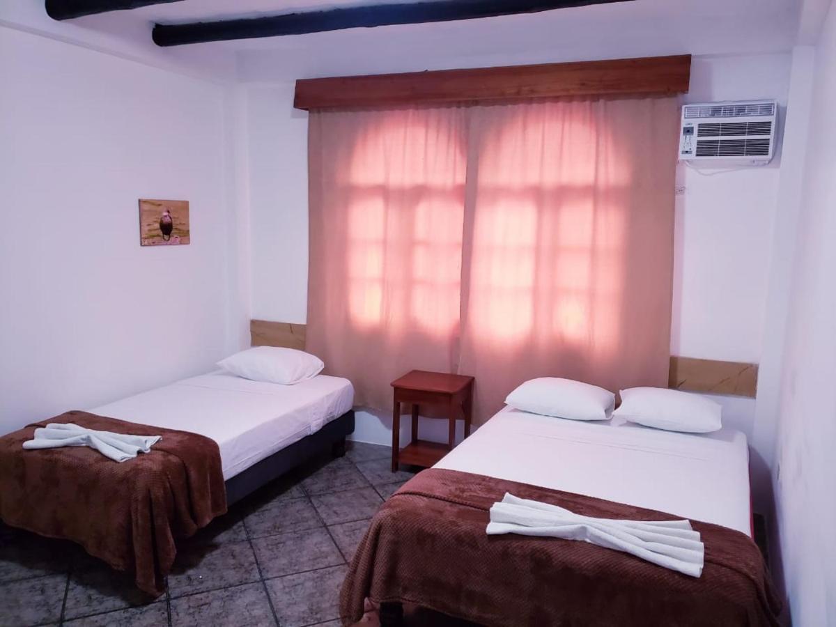 Hotel Crossman ปูแอร์โตอาโยรา ภายนอก รูปภาพ