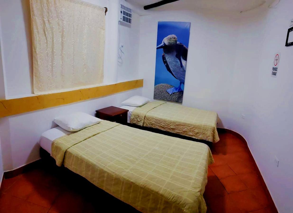 Hotel Crossman ปูแอร์โตอาโยรา ภายนอก รูปภาพ
