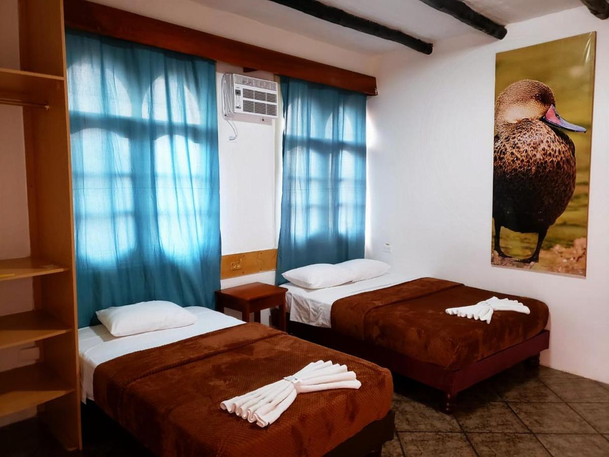 Hotel Crossman ปูแอร์โตอาโยรา ภายนอก รูปภาพ