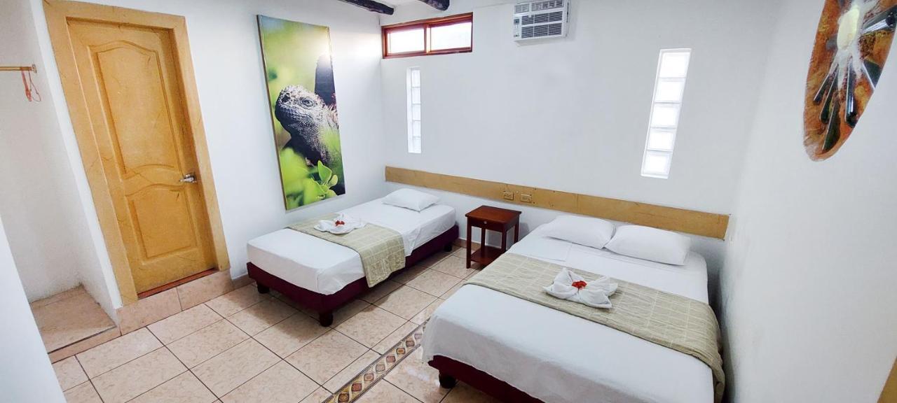 Hotel Crossman ปูแอร์โตอาโยรา ภายนอก รูปภาพ