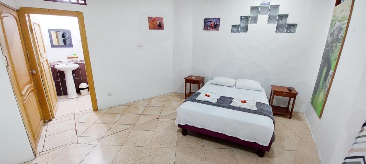 Hotel Crossman ปูแอร์โตอาโยรา ภายนอก รูปภาพ