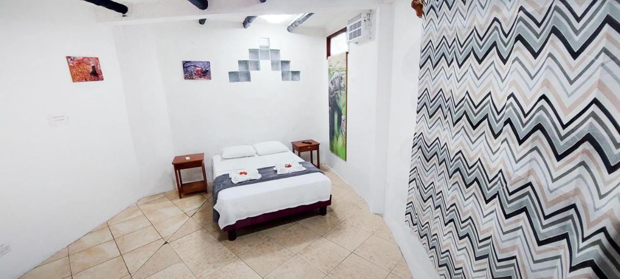 Hotel Crossman ปูแอร์โตอาโยรา ภายนอก รูปภาพ