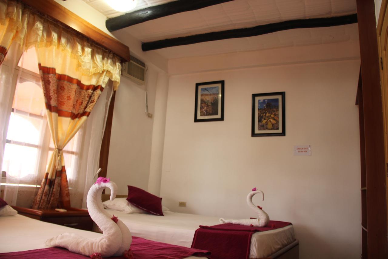 Hotel Crossman ปูแอร์โตอาโยรา ภายนอก รูปภาพ