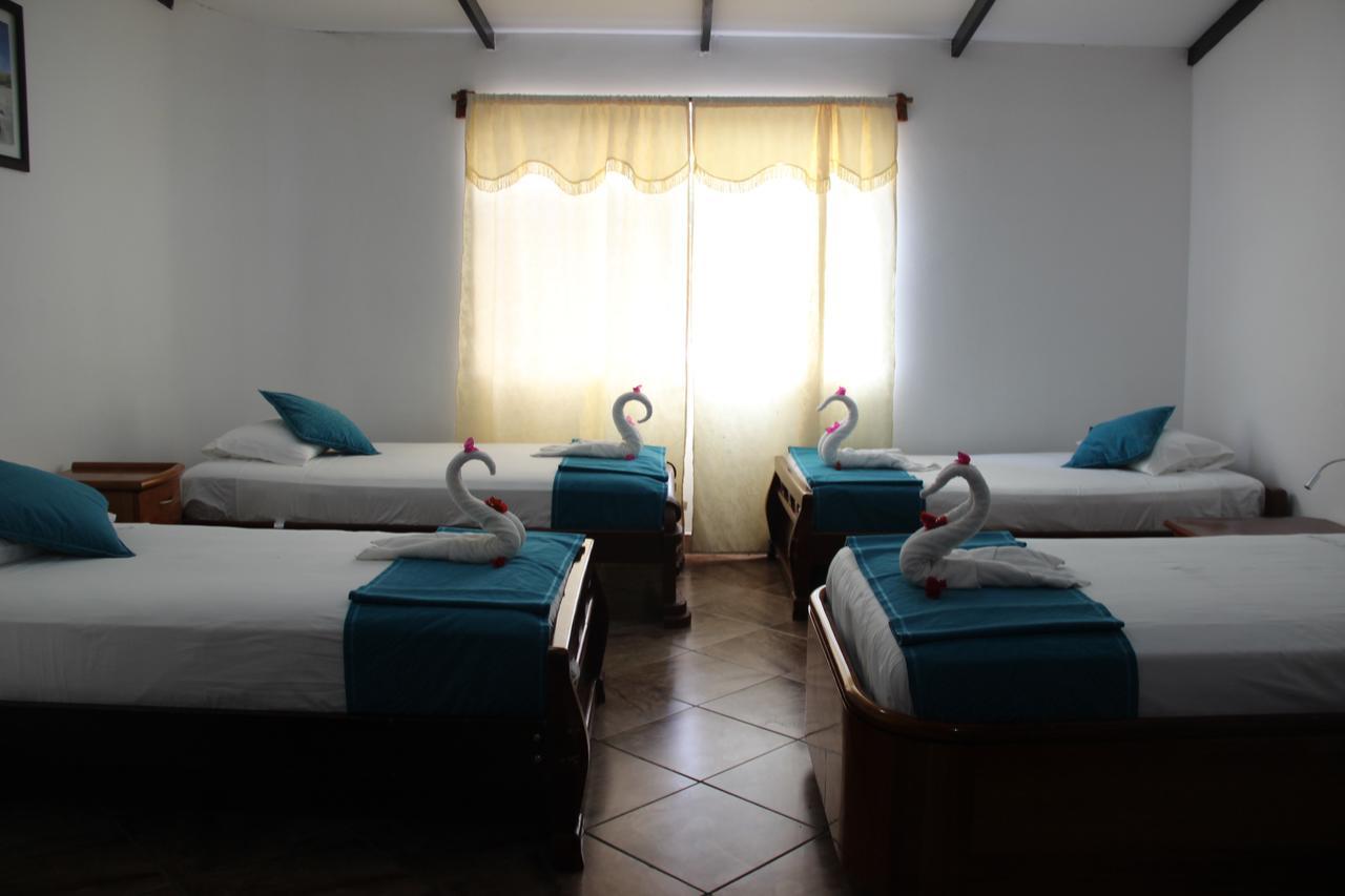 Hotel Crossman ปูแอร์โตอาโยรา ภายนอก รูปภาพ