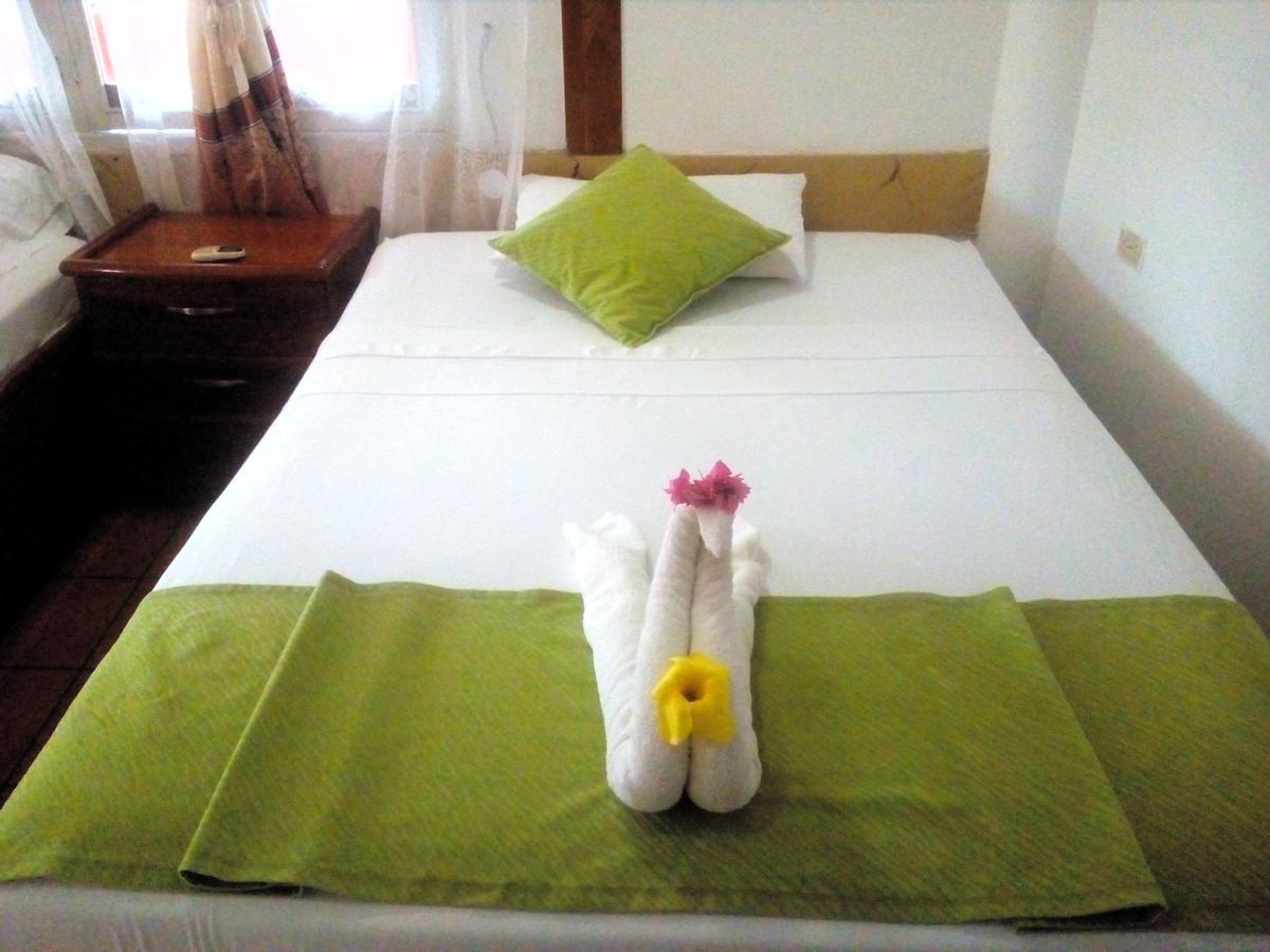 Hotel Crossman ปูแอร์โตอาโยรา ภายนอก รูปภาพ