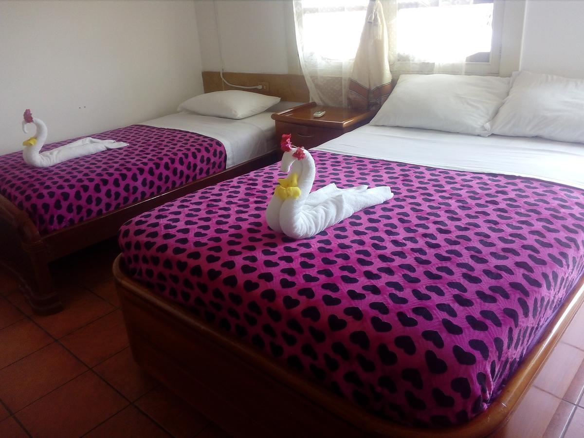 Hotel Crossman ปูแอร์โตอาโยรา ภายนอก รูปภาพ