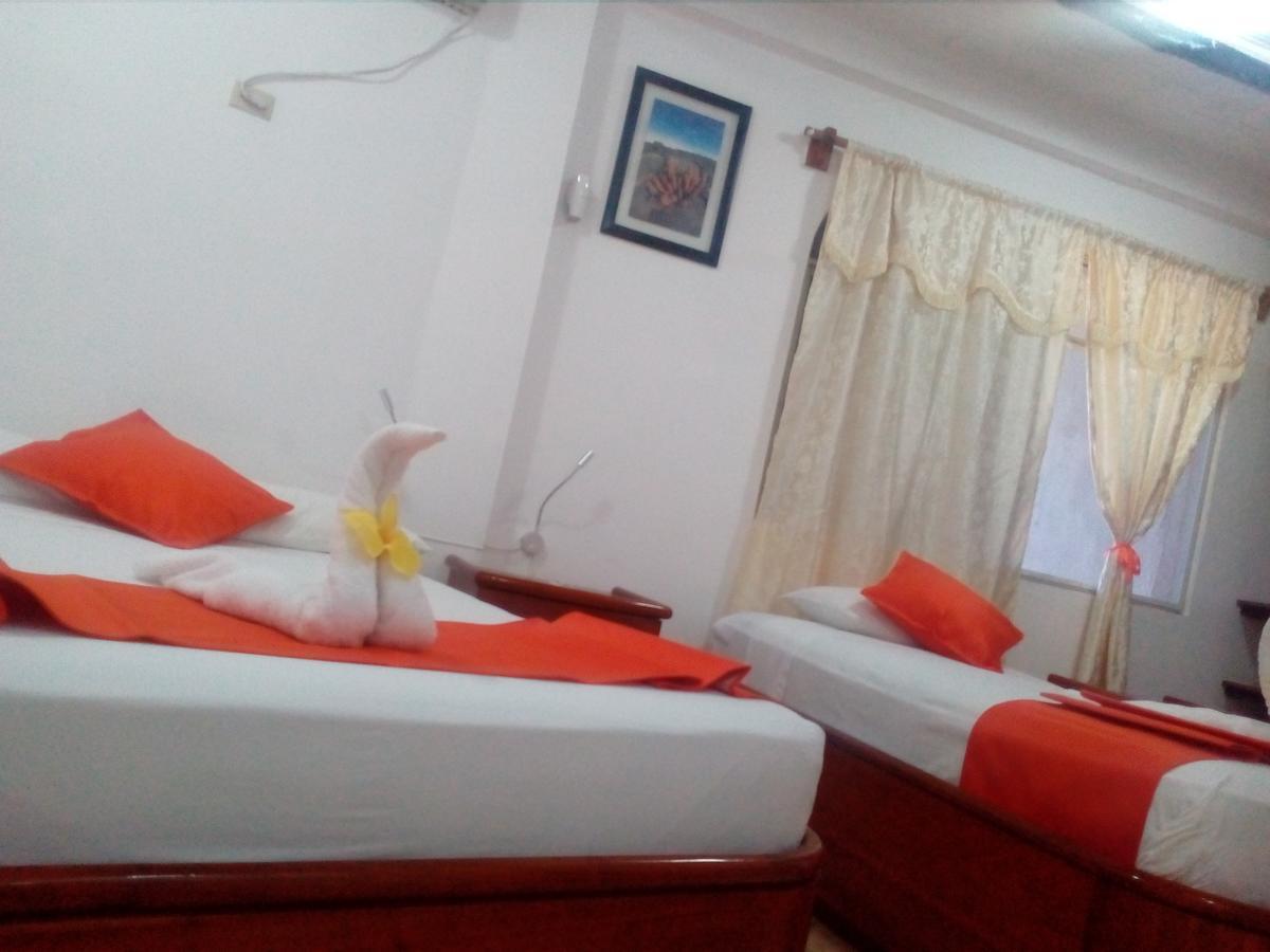 Hotel Crossman ปูแอร์โตอาโยรา ภายนอก รูปภาพ
