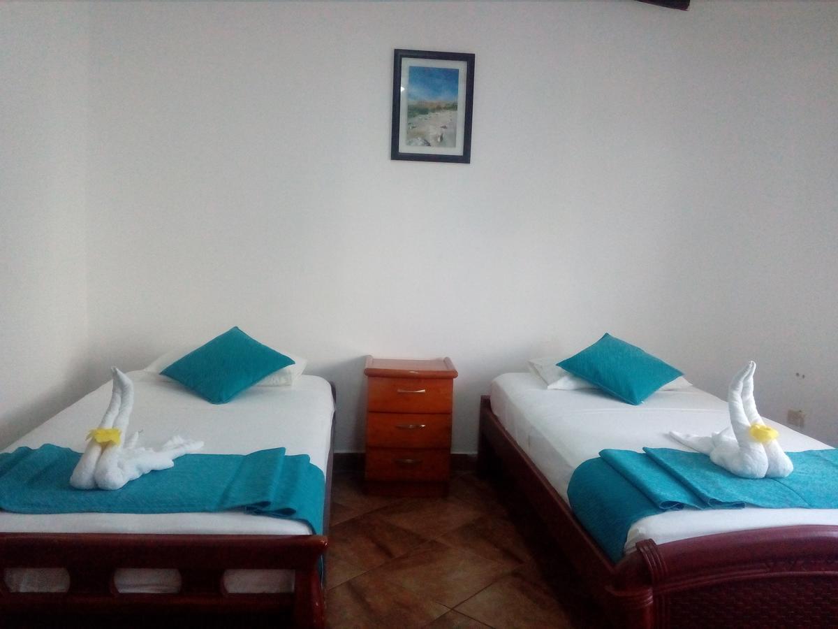 Hotel Crossman ปูแอร์โตอาโยรา ภายนอก รูปภาพ