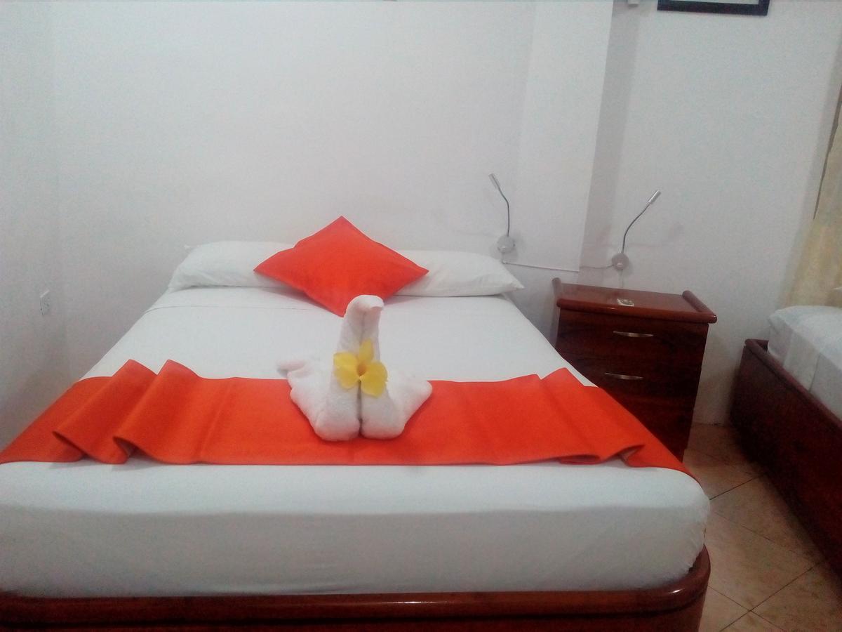 Hotel Crossman ปูแอร์โตอาโยรา ภายนอก รูปภาพ